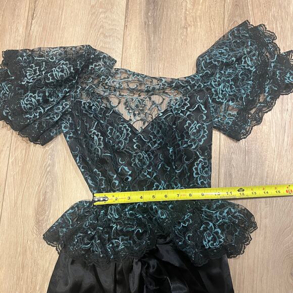 GUNNE SAX BY JESSICA MCCLINTOCK Women's Vintage Lace Peplum Dress - Picture 5 of 8